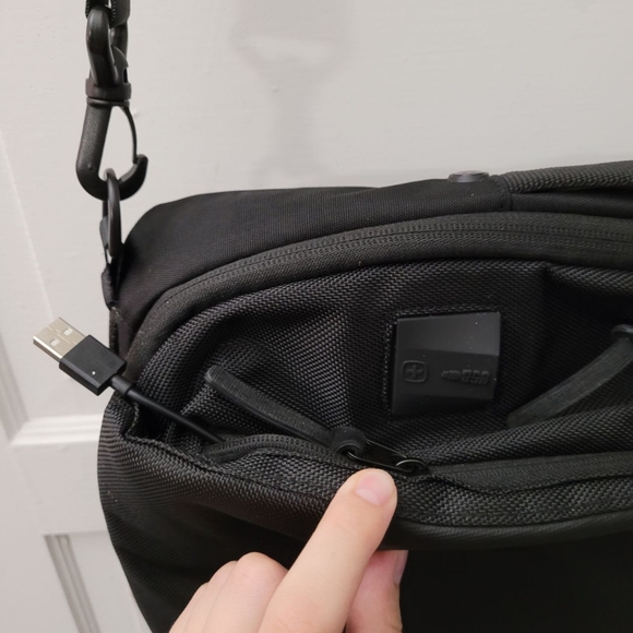 SWISSGEAR Hybrid 19” Backpack/Messenger - Black - Picture 12 of 15